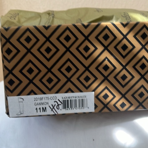 NWT Women’s black by C David suede boots w string ties. Low heel above the knee - Picture 8 of 8